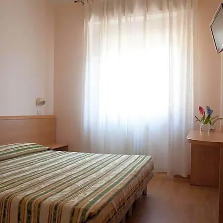 Cecco Hotel 2*