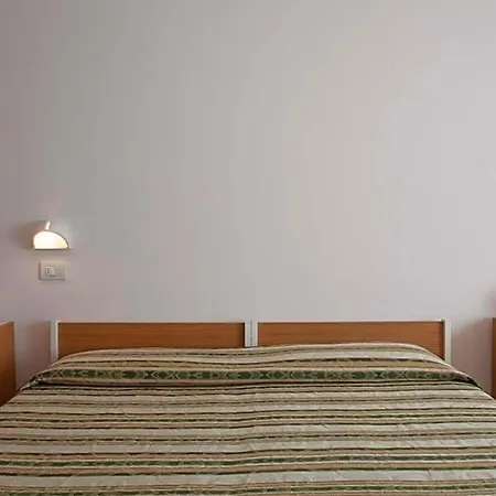 Cecco Hotel 2*