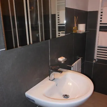 Cecco Hotell 2*