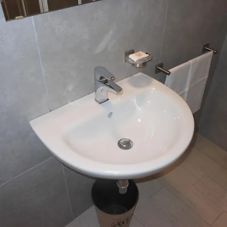 Hotel Cecco 2*